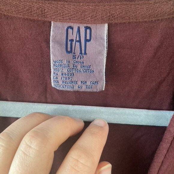 Vintage Gap Maroon Cardigan - Ribbed Crew Neck-Unique Pocket Detail-90s GorpCore - Picture 2 of 7